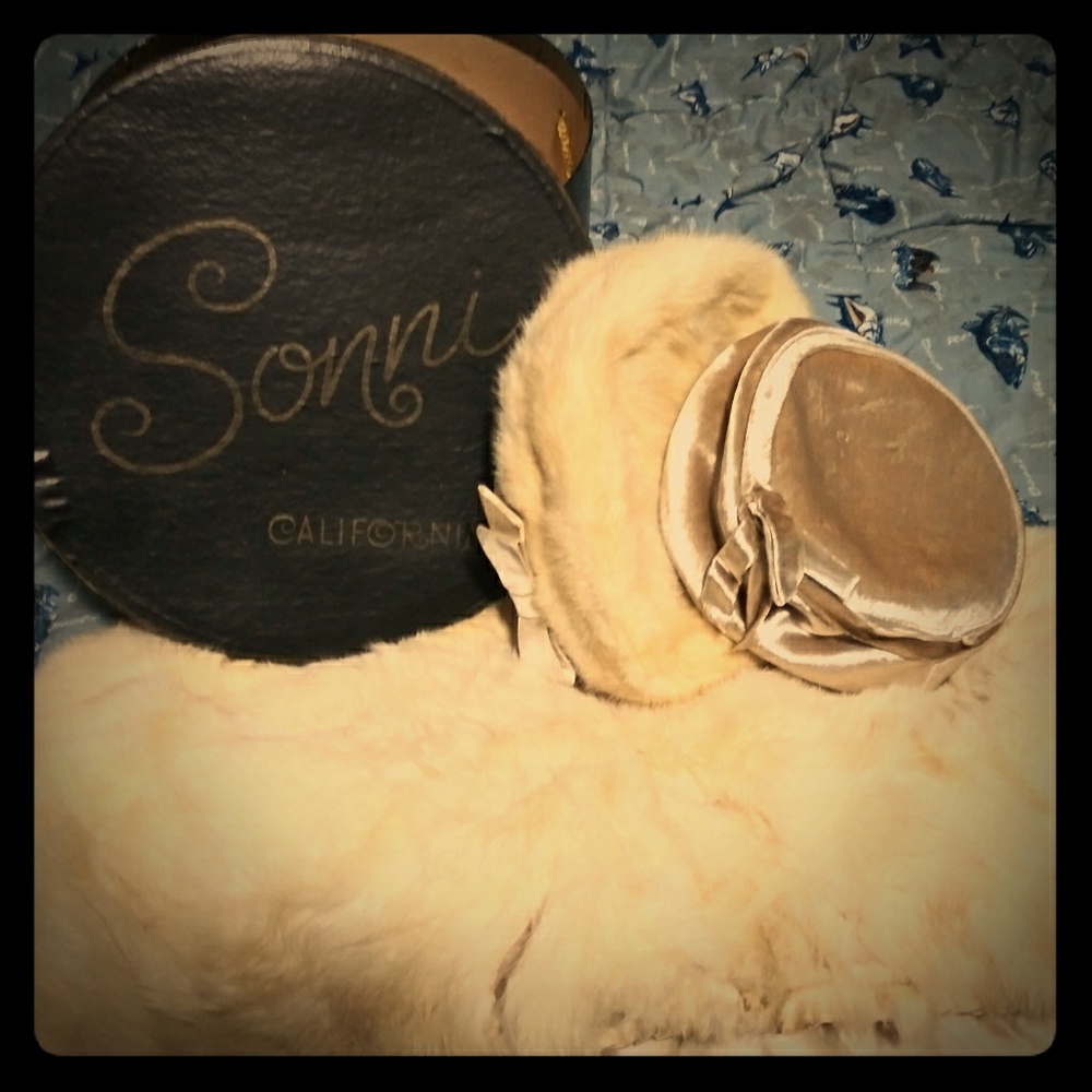 Authentic Soni California minc hat an shall set